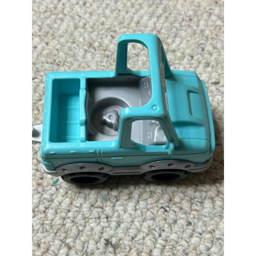 Fisher Price Little People Tow‎ Truck Teal Blue Silver Toy Vehicle